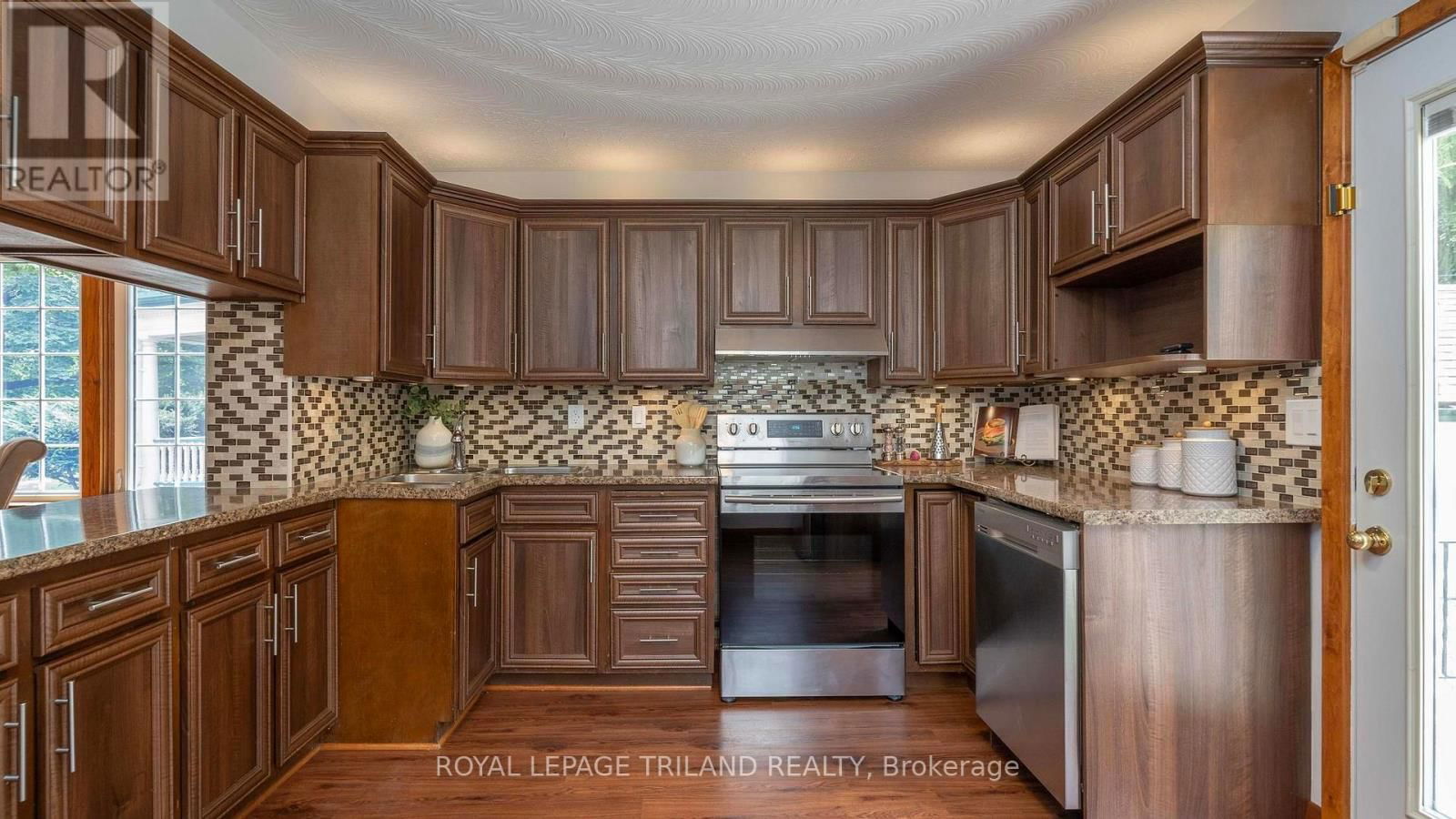 275 RIDOUT STREET SOUTH Image 12