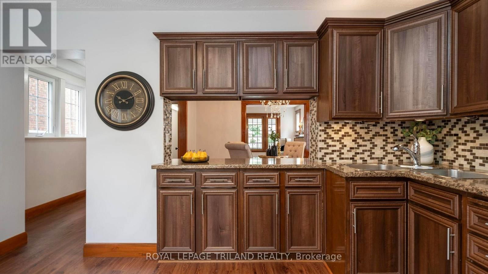 275 RIDOUT STREET SOUTH Image 15