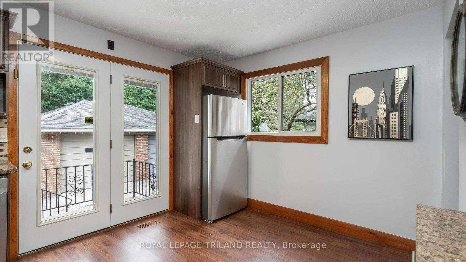 275 RIDOUT STREET SOUTH Image 16