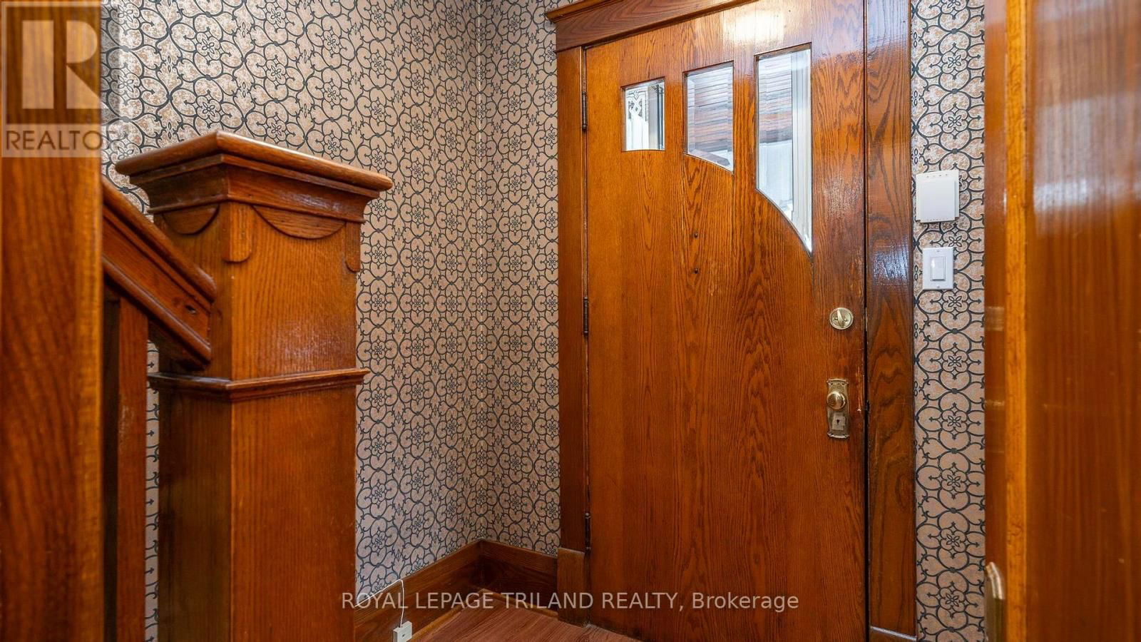 275 RIDOUT STREET SOUTH Image 19