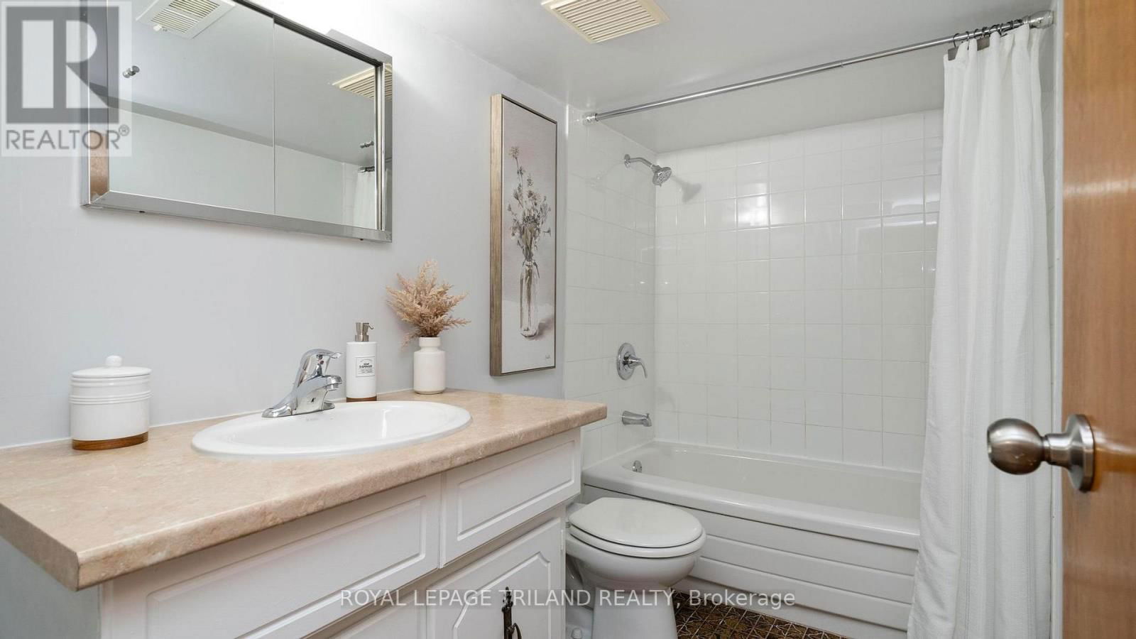 275 RIDOUT STREET SOUTH Image 33