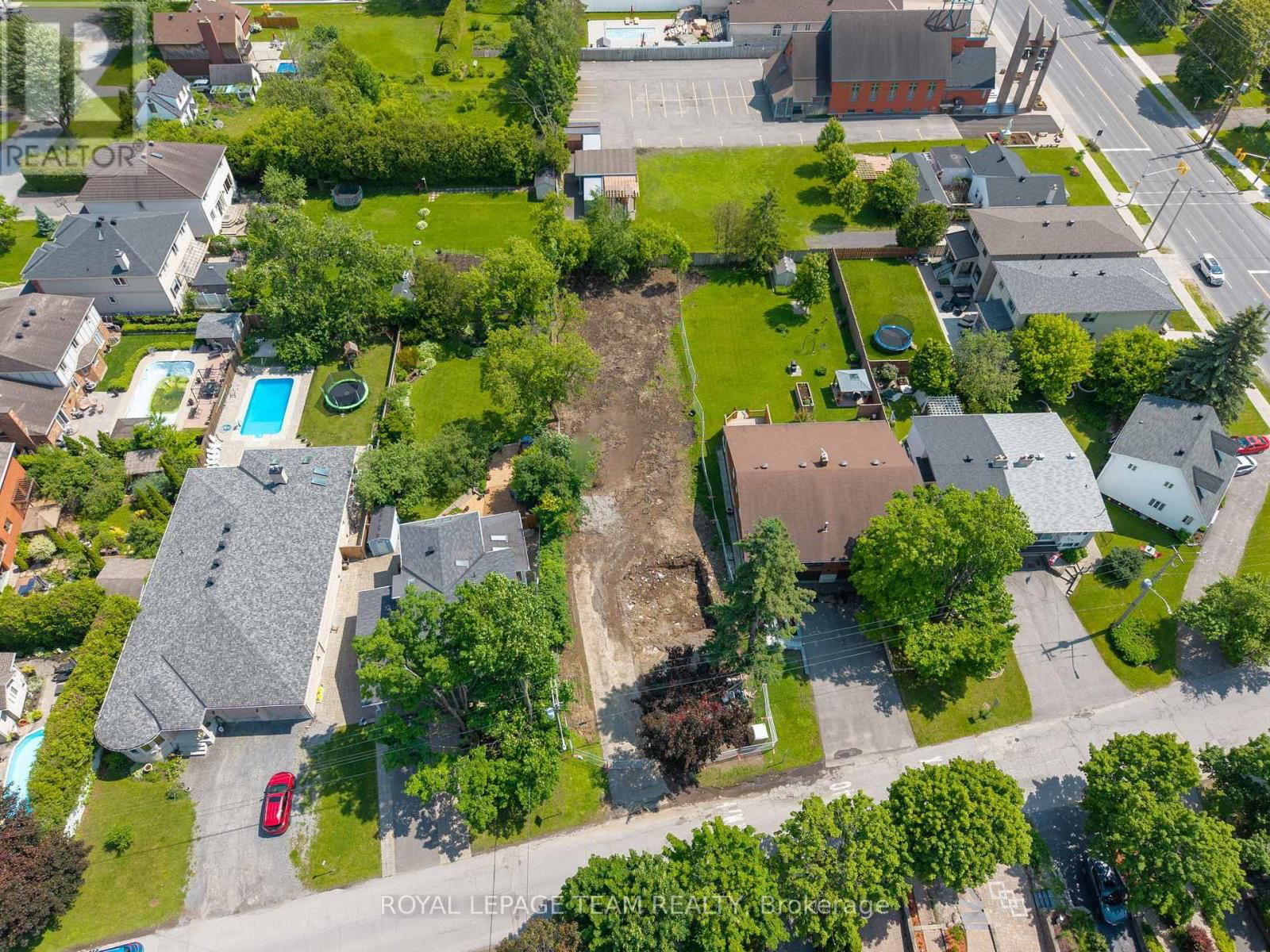 1092 NORMANDY CRESCENT Image 1