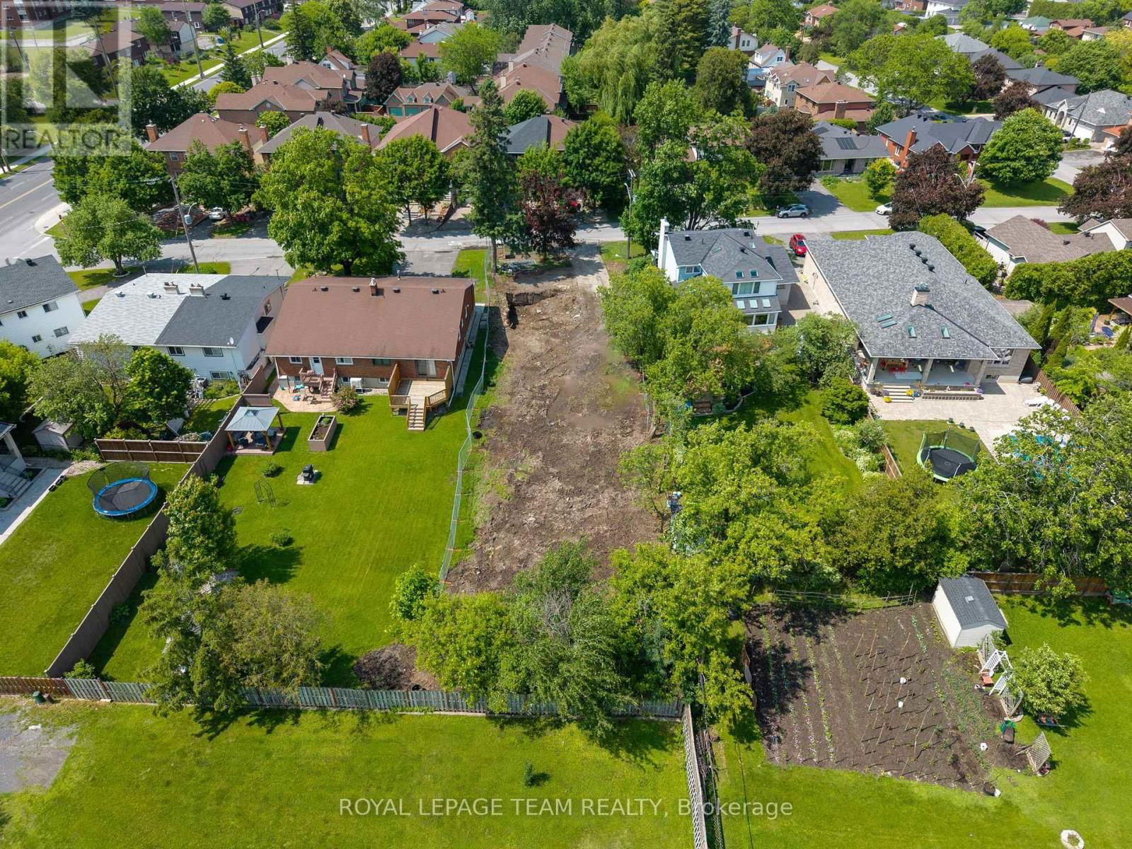1092 NORMANDY CRESCENT Image 3