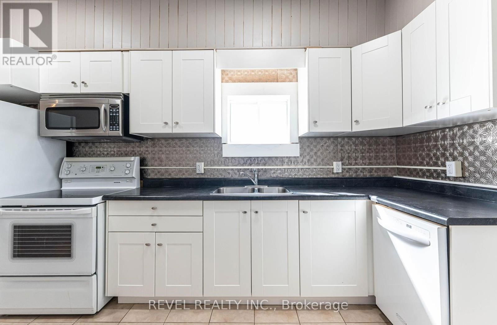 2 - 4993 KING STREET Image 13