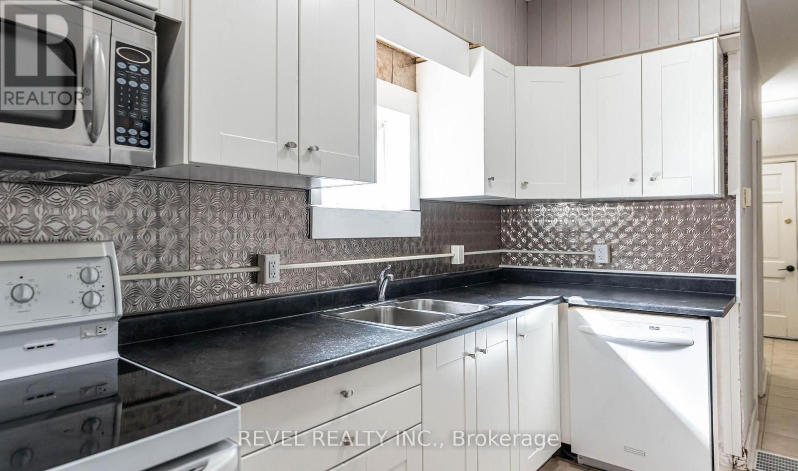 2 - 4993 KING STREET Image 14