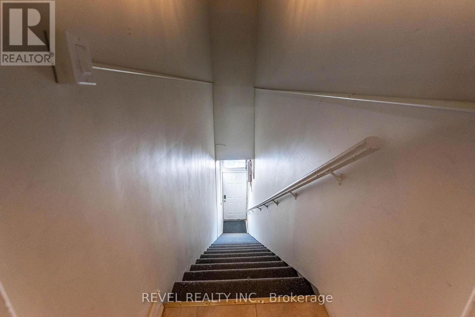 2 - 4993 KING STREET Image 16