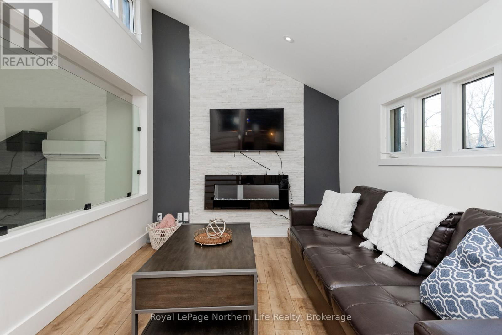 298 PIERRE ROAD NORTH Image 32