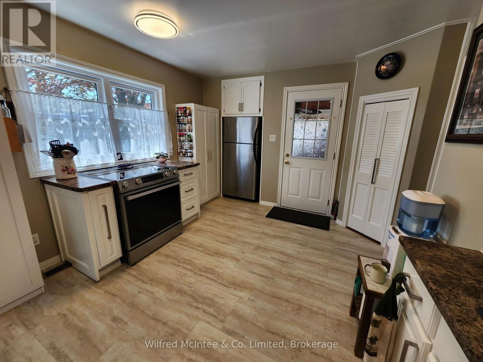 83 RICHMOND STREET Image 11