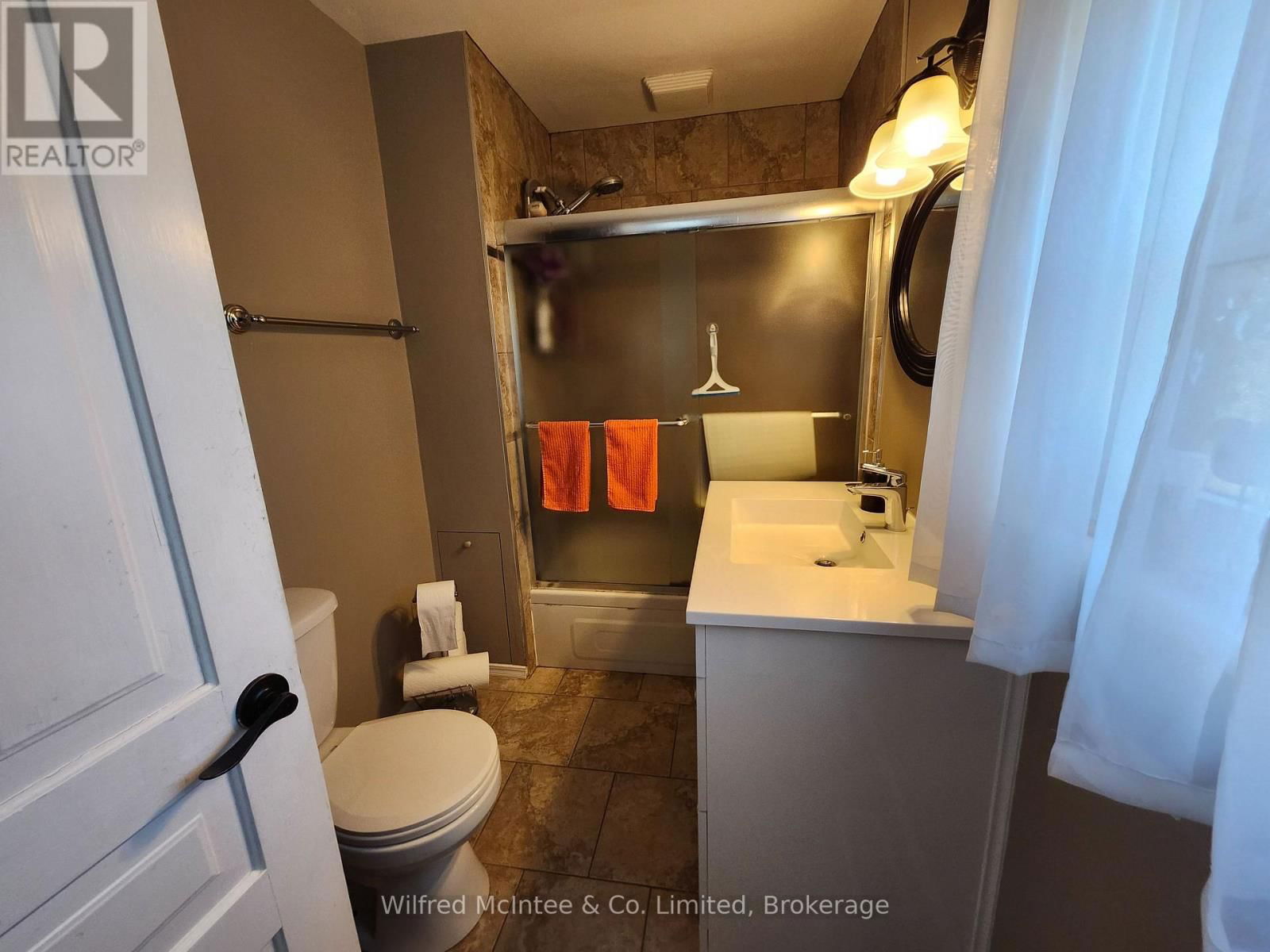 83 RICHMOND STREET Image 13
