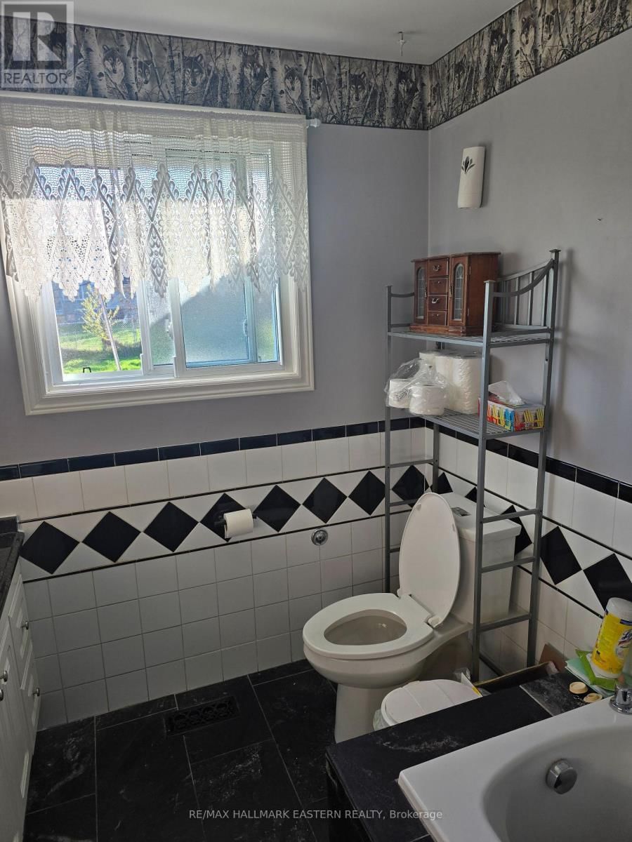 352 PEREGRINE ROAD Image 12