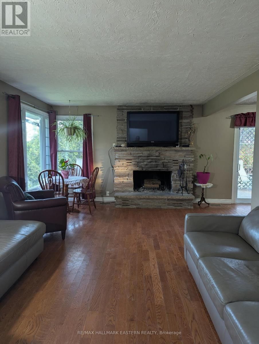 352 PEREGRINE ROAD Image 9