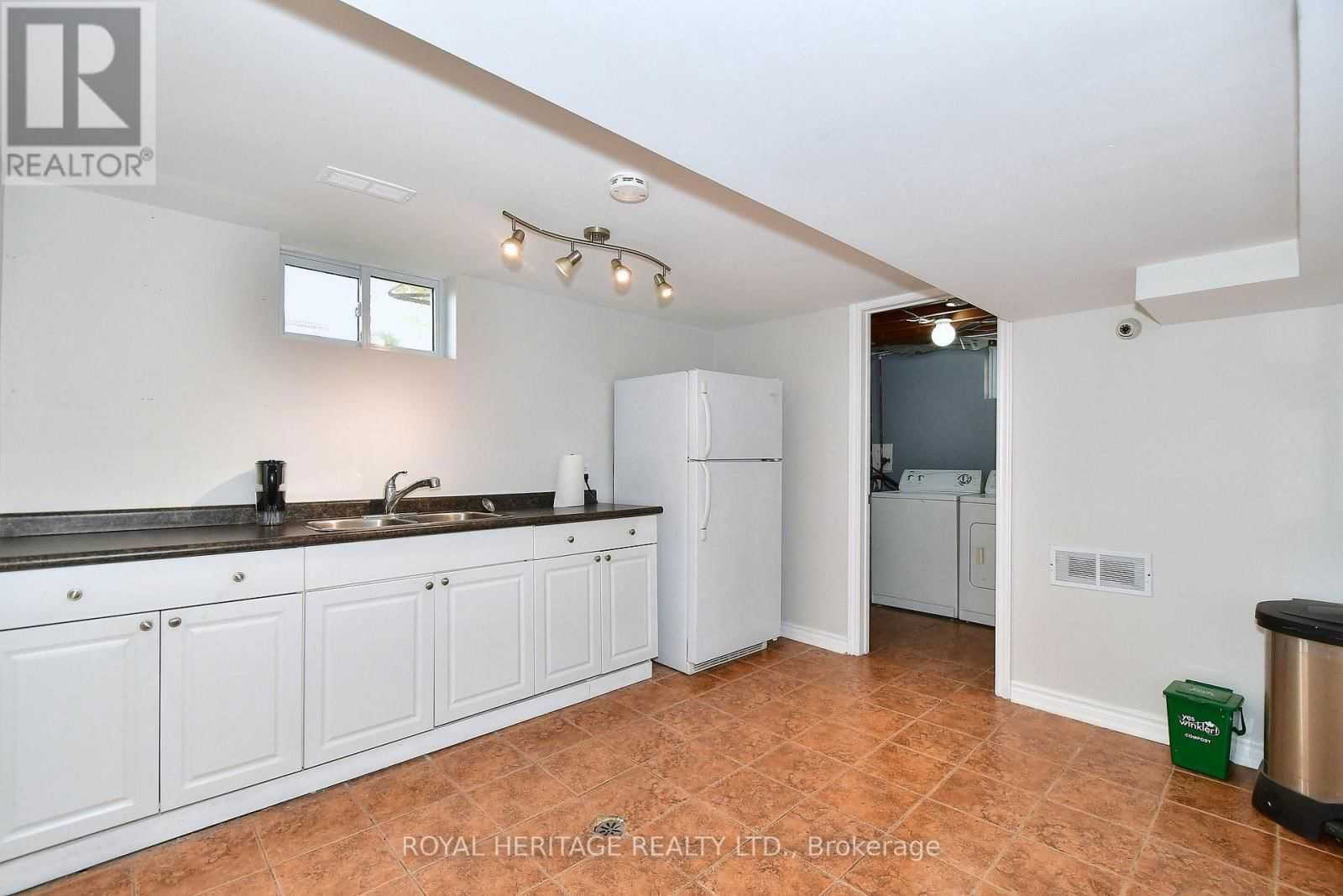 819 BROOKDALE CRESCENT Image 21