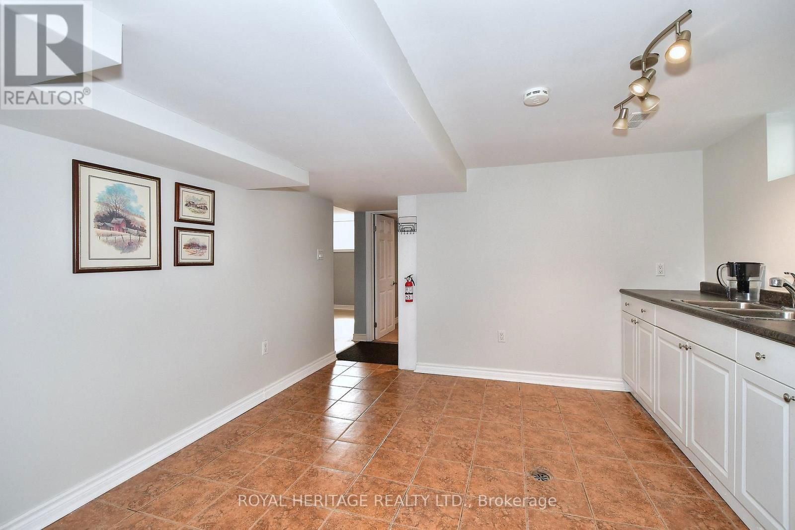 819 BROOKDALE CRESCENT Image 22