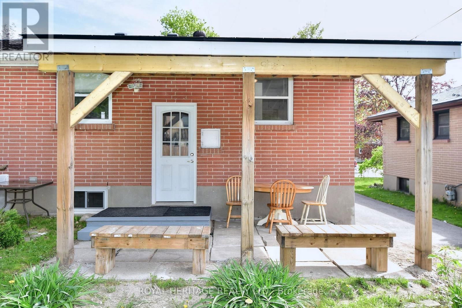 819 BROOKDALE CRESCENT Image 30