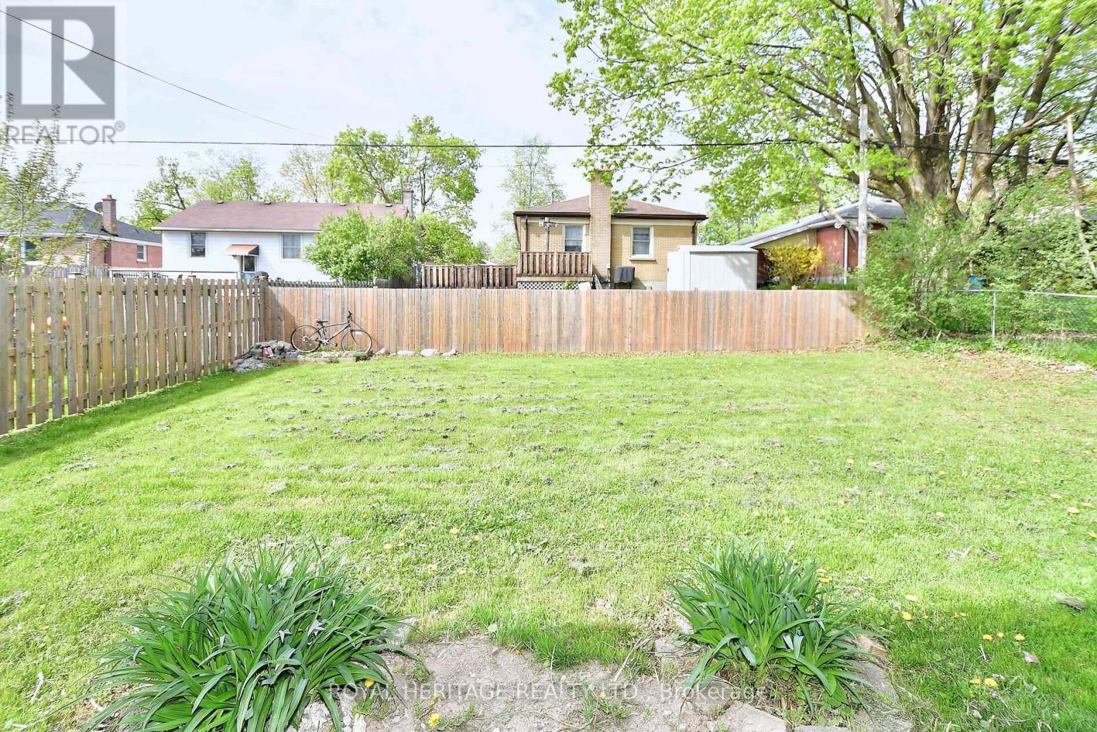 819 BROOKDALE CRESCENT Image 32