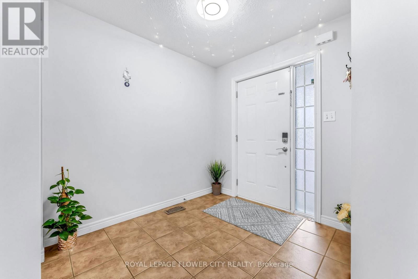 369 THOMAS SLEE DRIVE Image 8