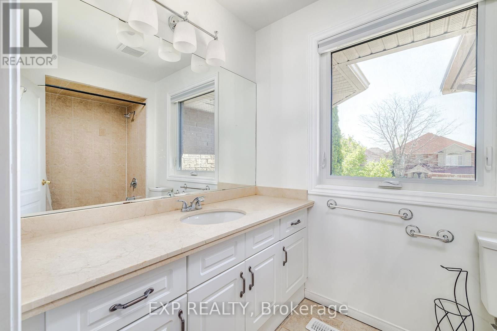 39 BOSWORTH STREET Image 22