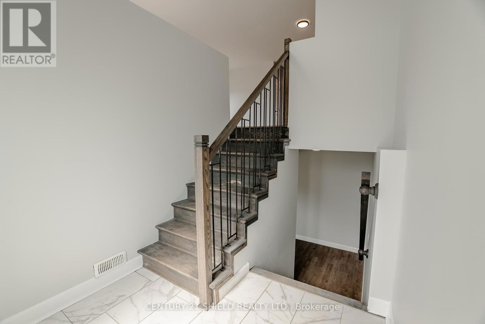 MONUMENT WAY Image 11