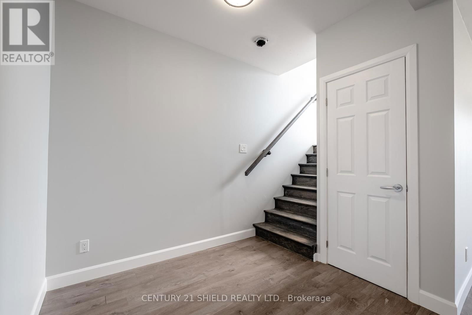 MONUMENT WAY Image 24