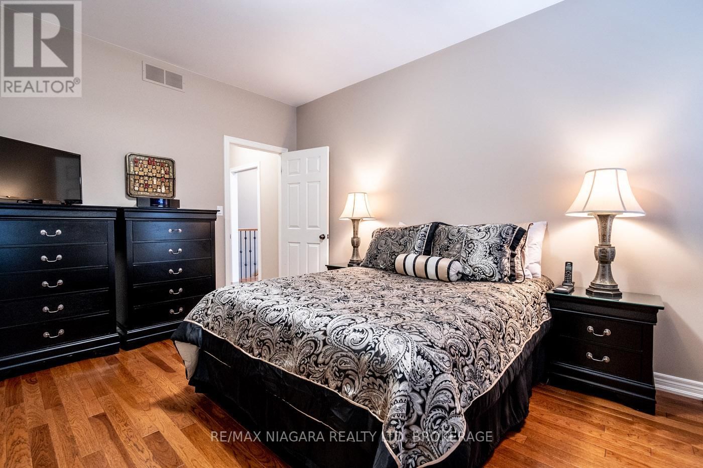 23 GORING WAY Image 18