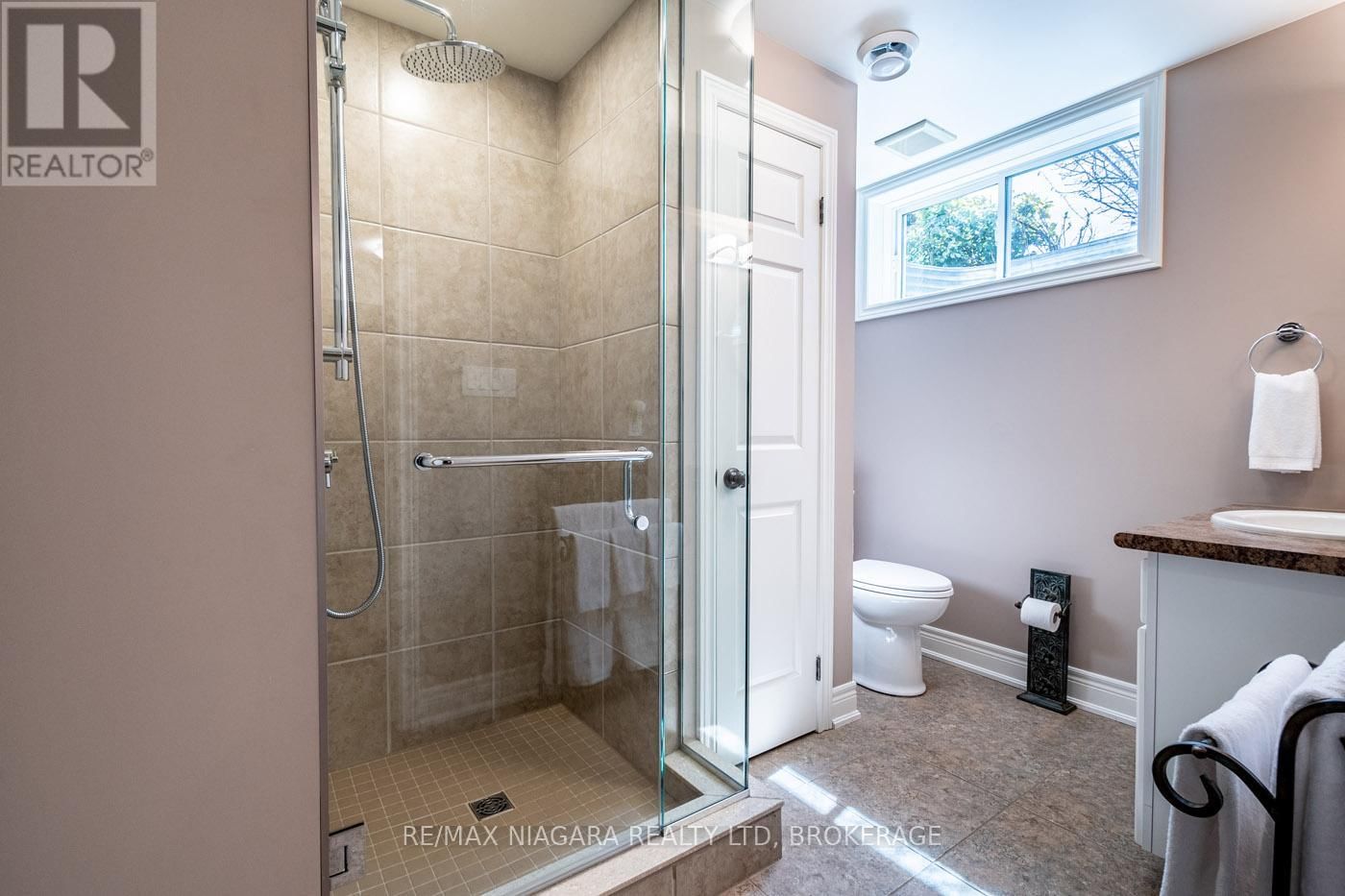 23 GORING WAY Image 31