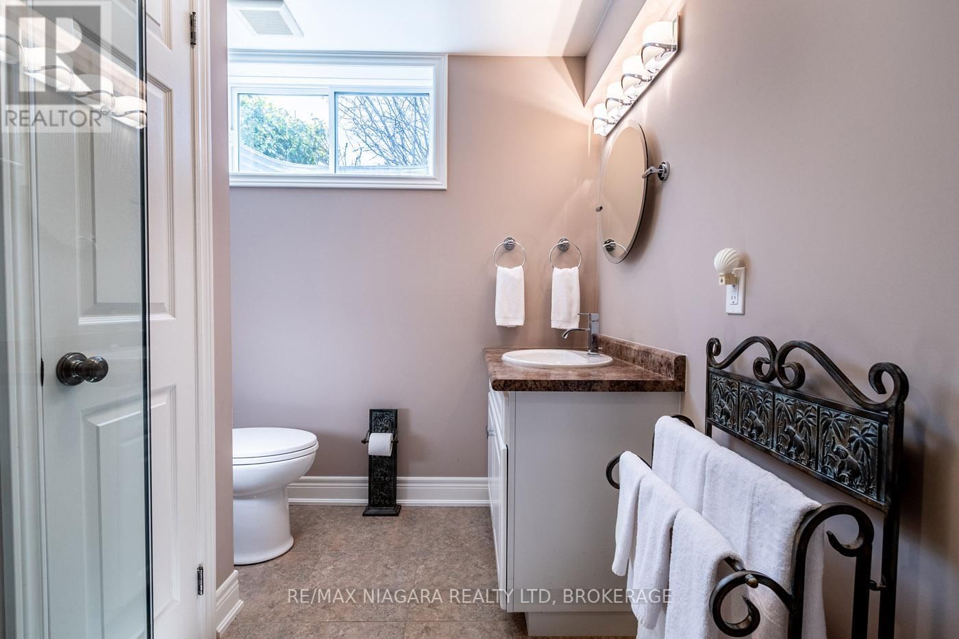 23 GORING WAY Image 32