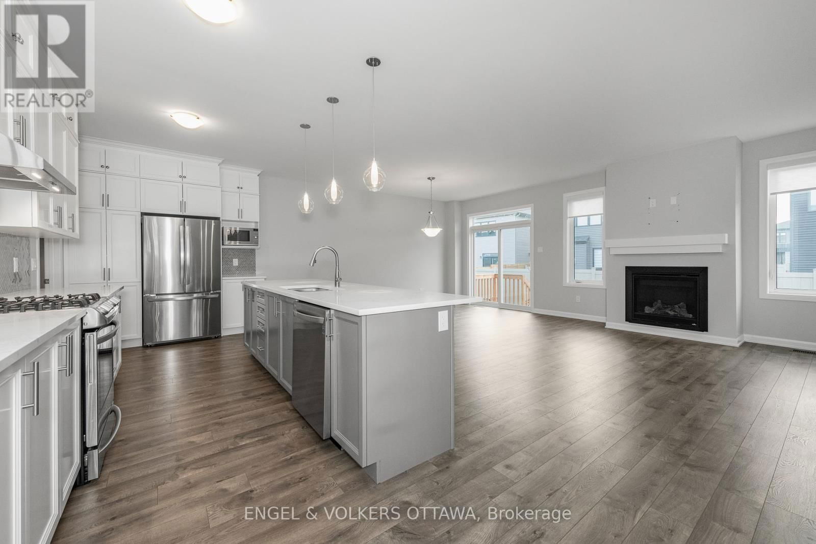 779 COAST CIRCLE Image 12