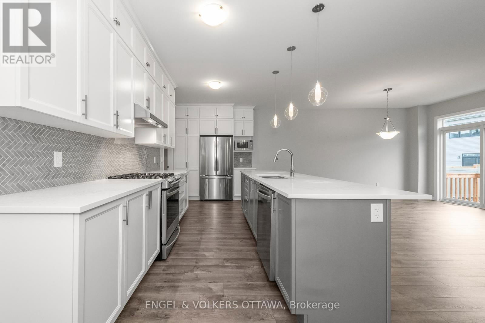779 COAST CIRCLE Image 14