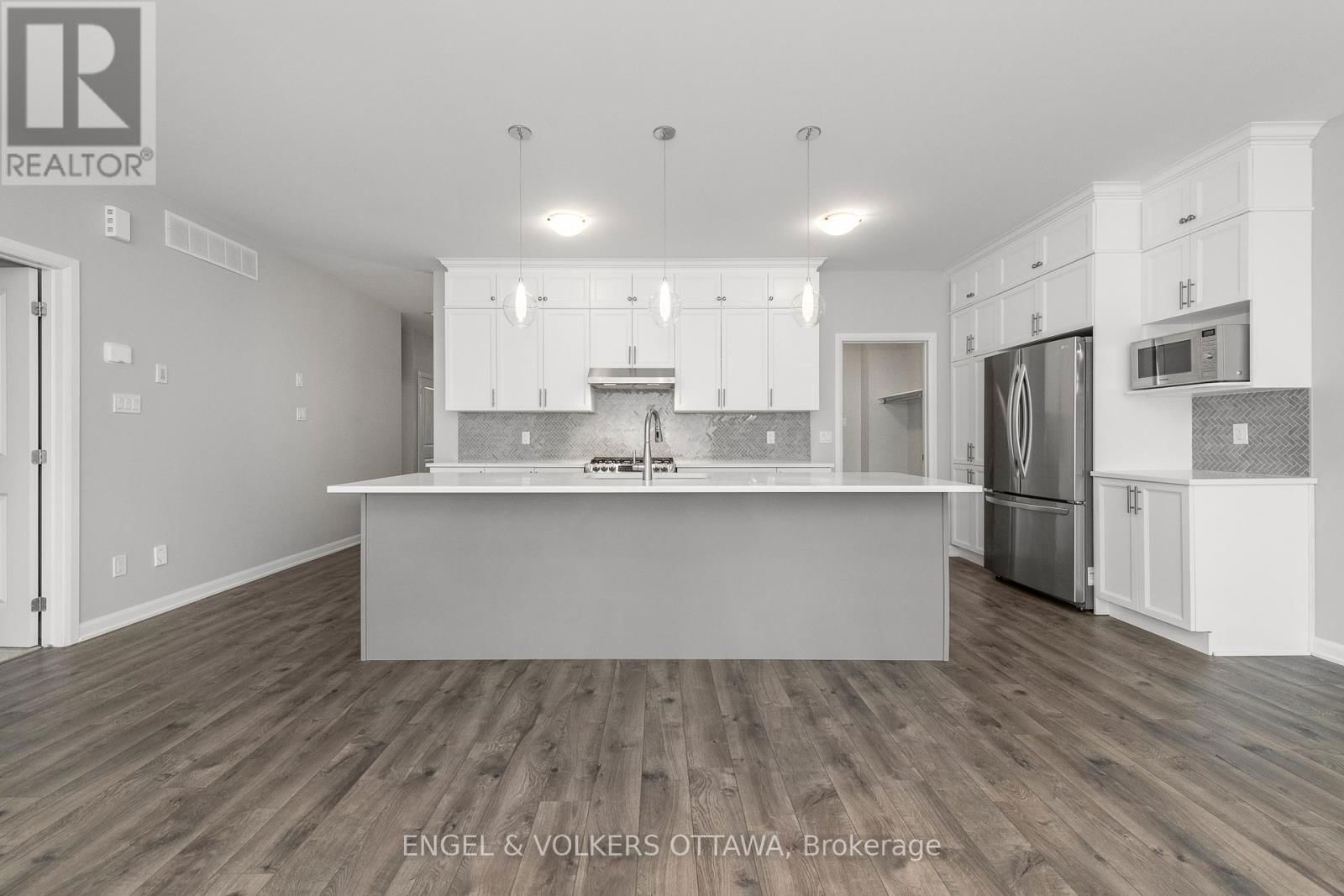 779 COAST CIRCLE Image 16