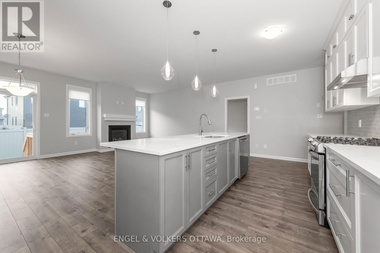 779 COAST CIRCLE Image 18