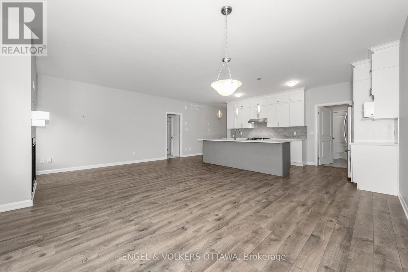 779 COAST CIRCLE Image 21