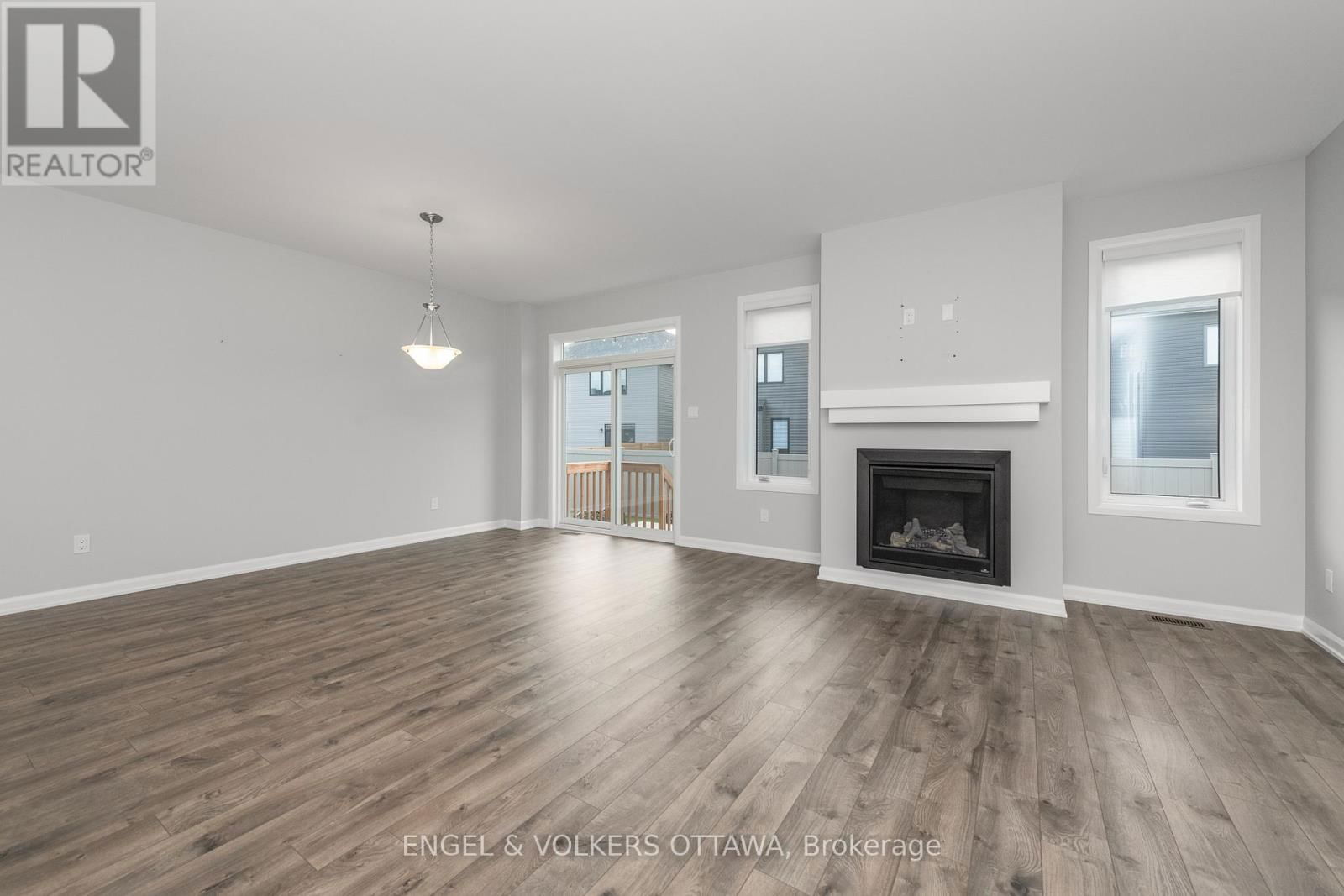 779 COAST CIRCLE Image 23