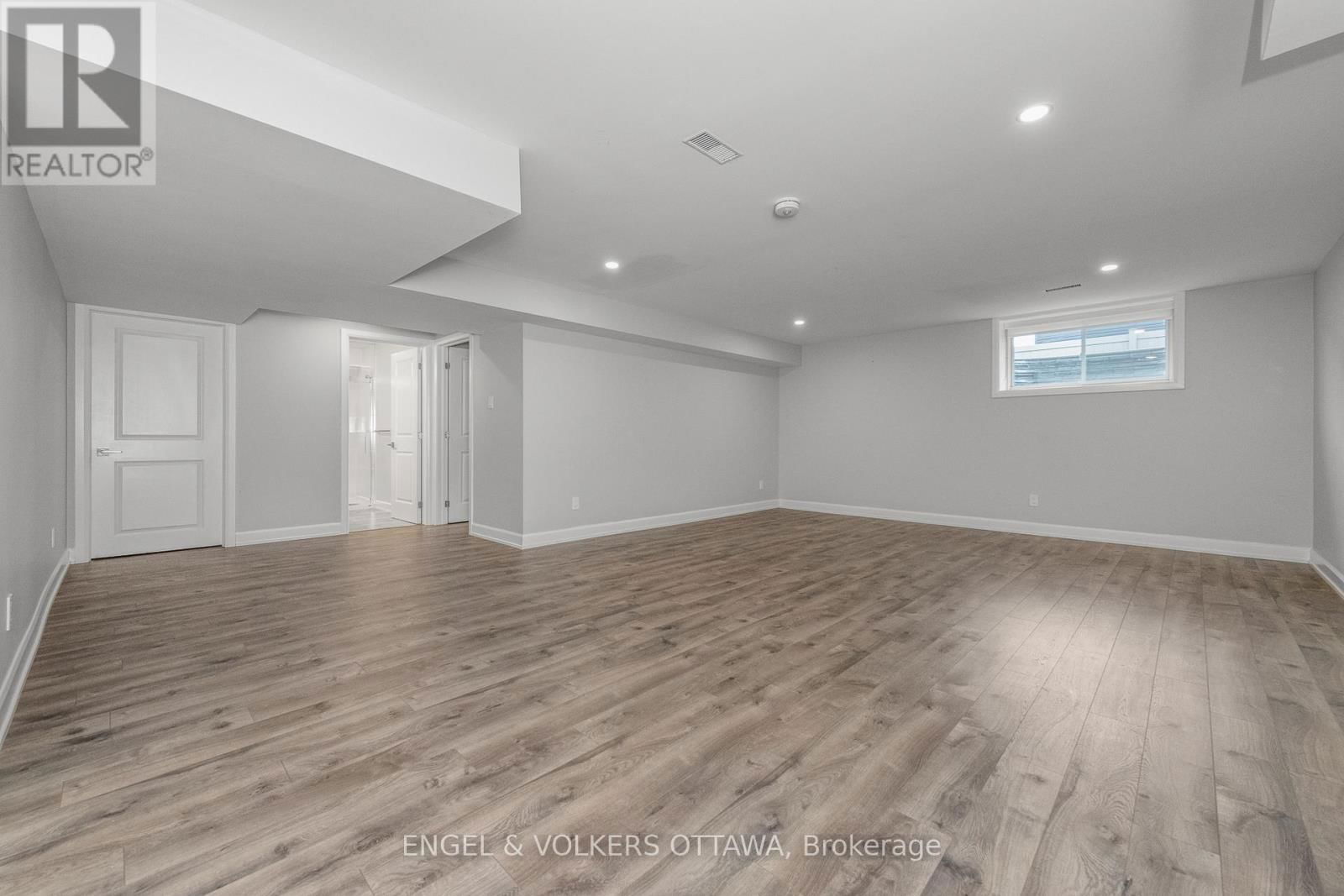 779 COAST CIRCLE Image 33