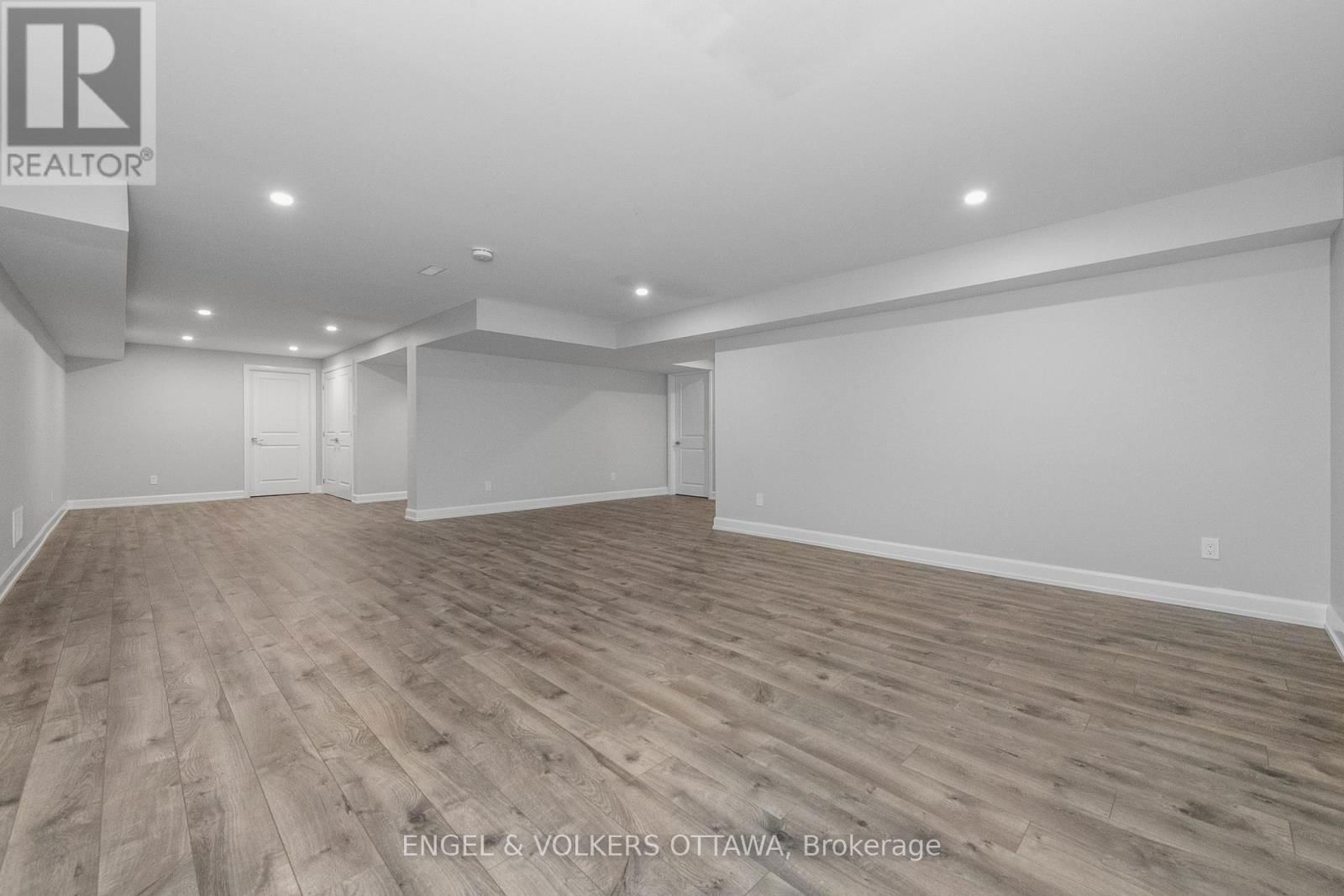 779 COAST CIRCLE Image 34