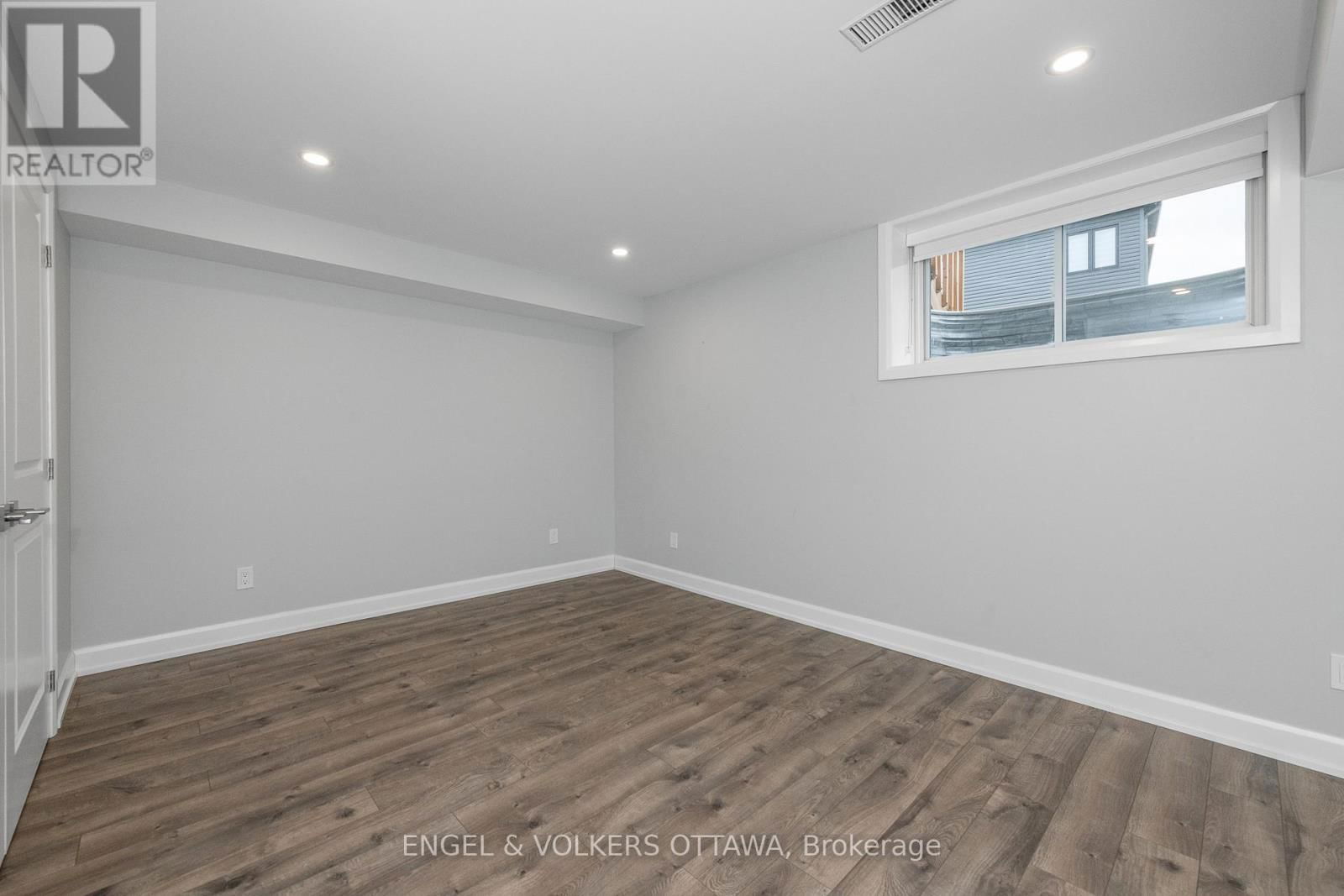 779 COAST CIRCLE Image 37