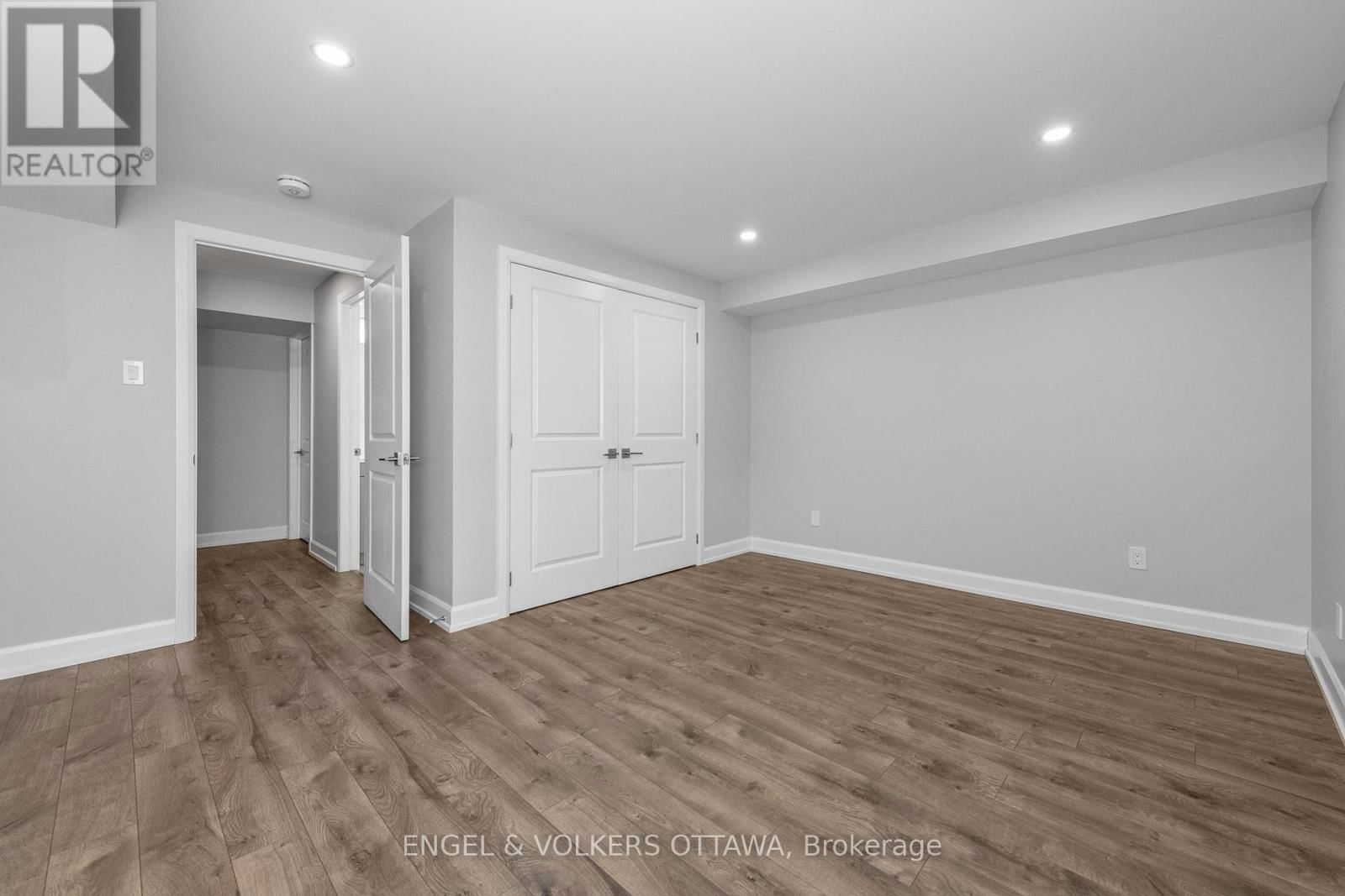 779 COAST CIRCLE Image 38