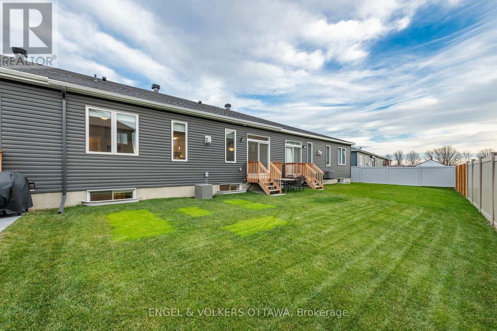 779 COAST CIRCLE Image 44