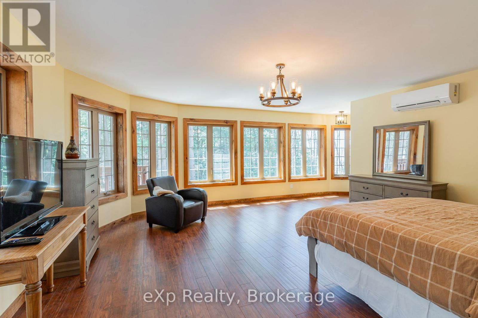 35 KEEFER STREET Image 11