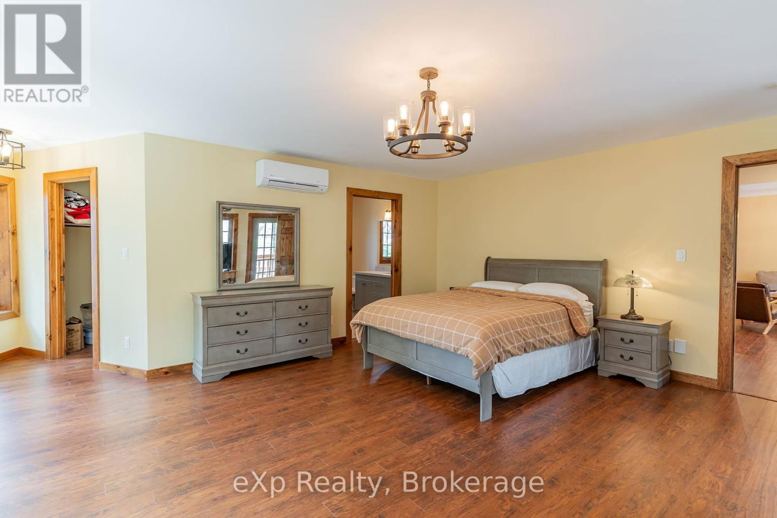 35 KEEFER STREET Image 12