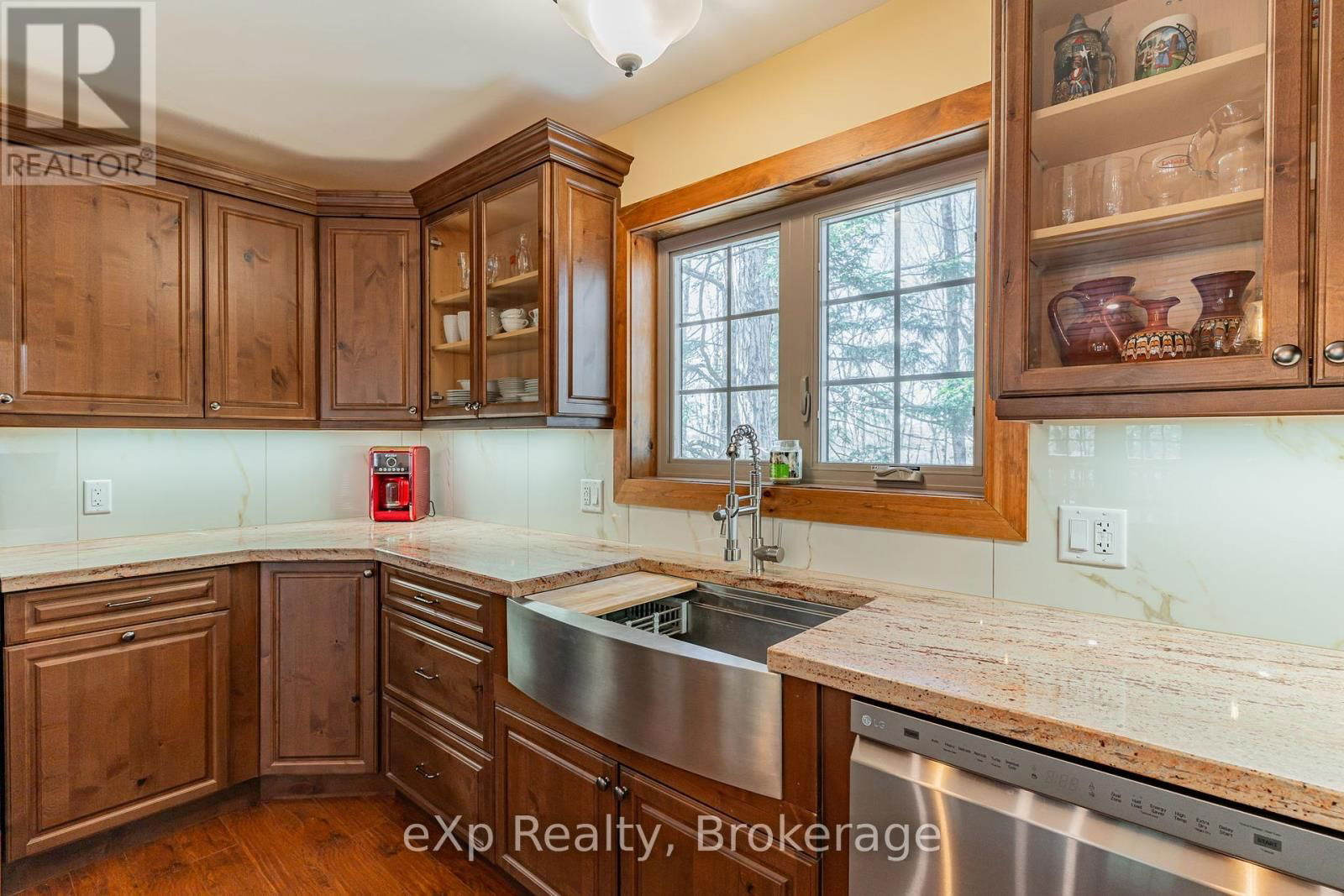 35 KEEFER STREET Image 9