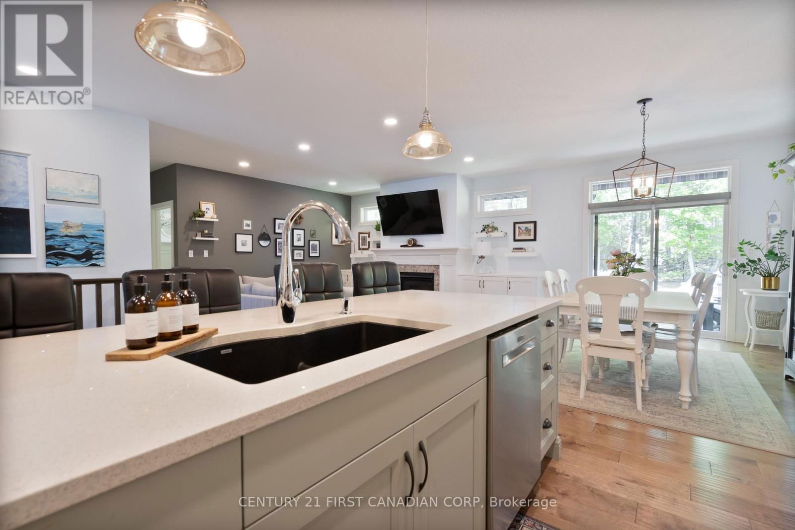 302 SONGBIRD LANE Image 12