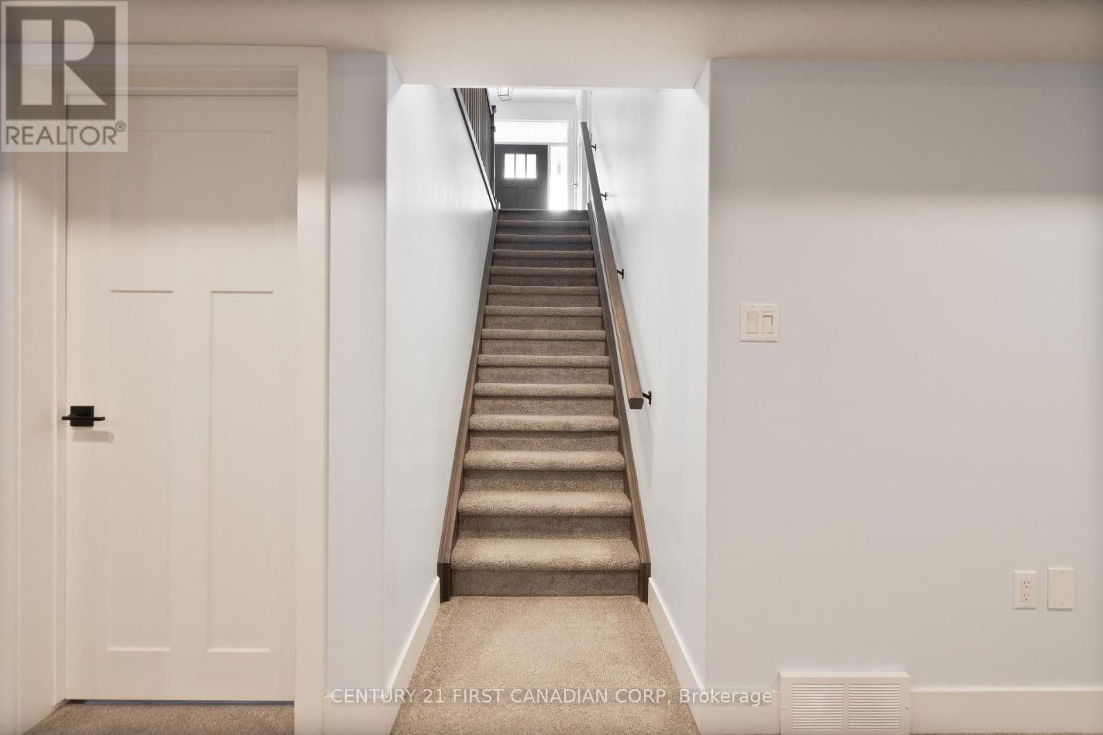 302 SONGBIRD LANE Image 23