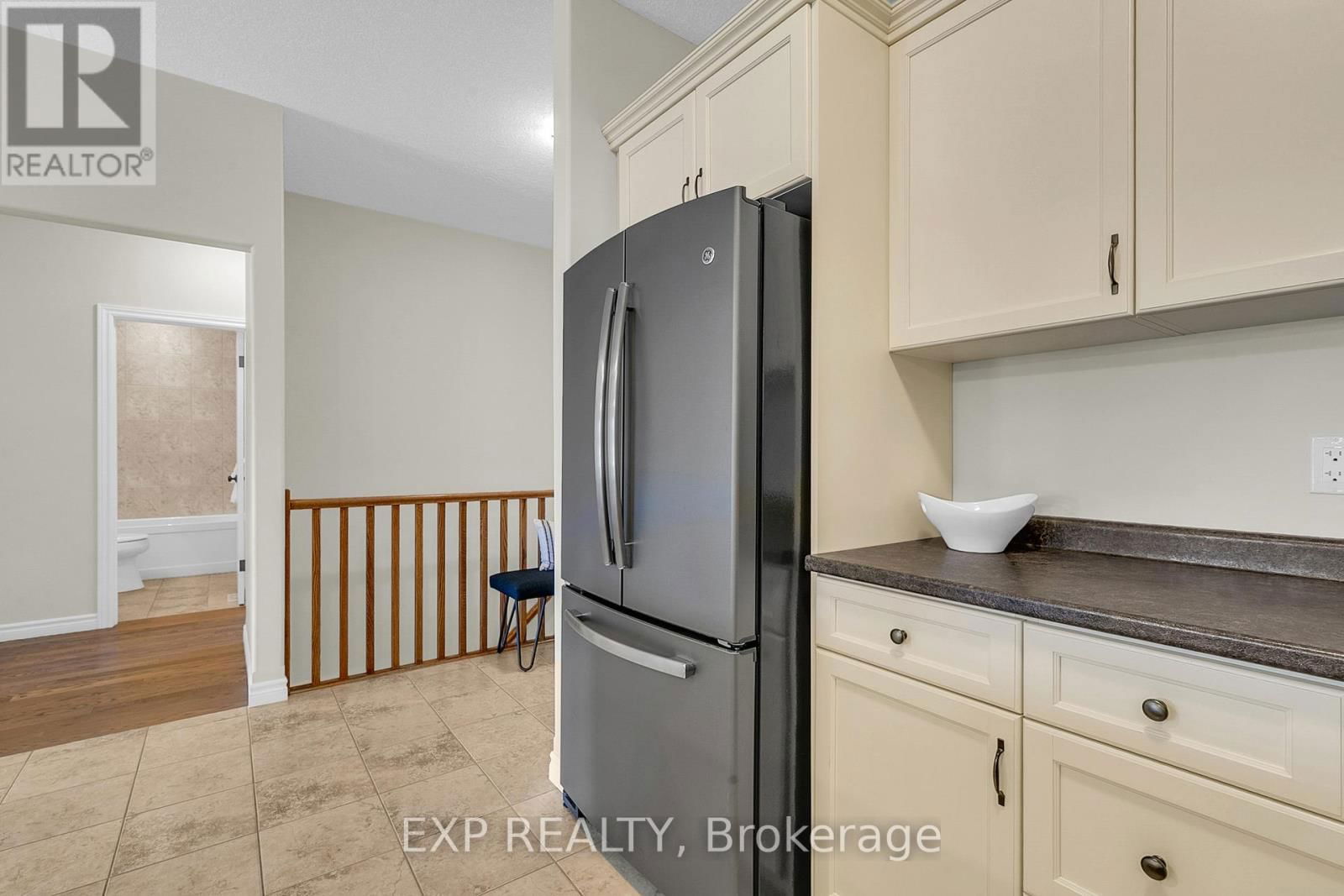 132 KROTZ STREET Image 9