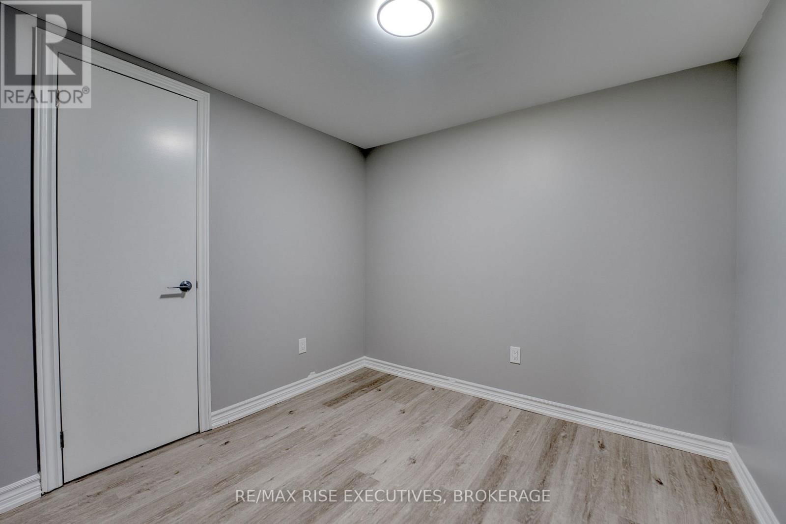2 - 151 DAUPHIN AVENUE Image 11