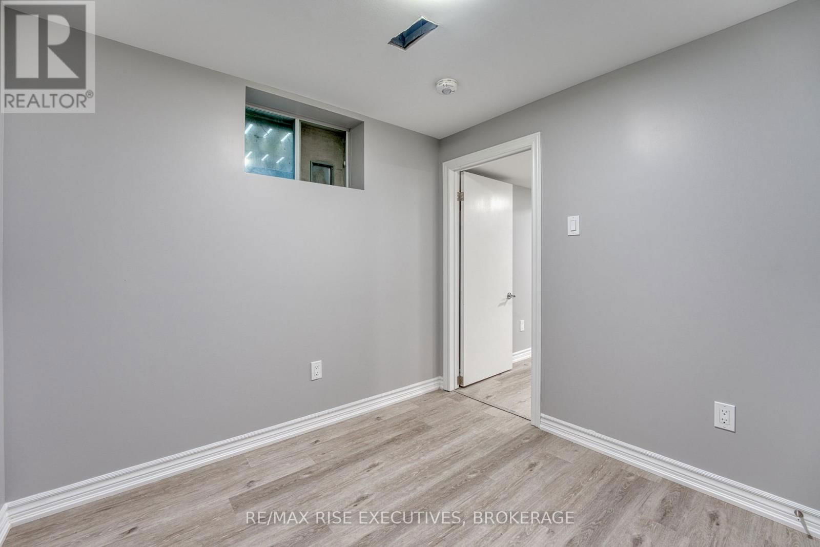 2 - 151 DAUPHIN AVENUE Image 12