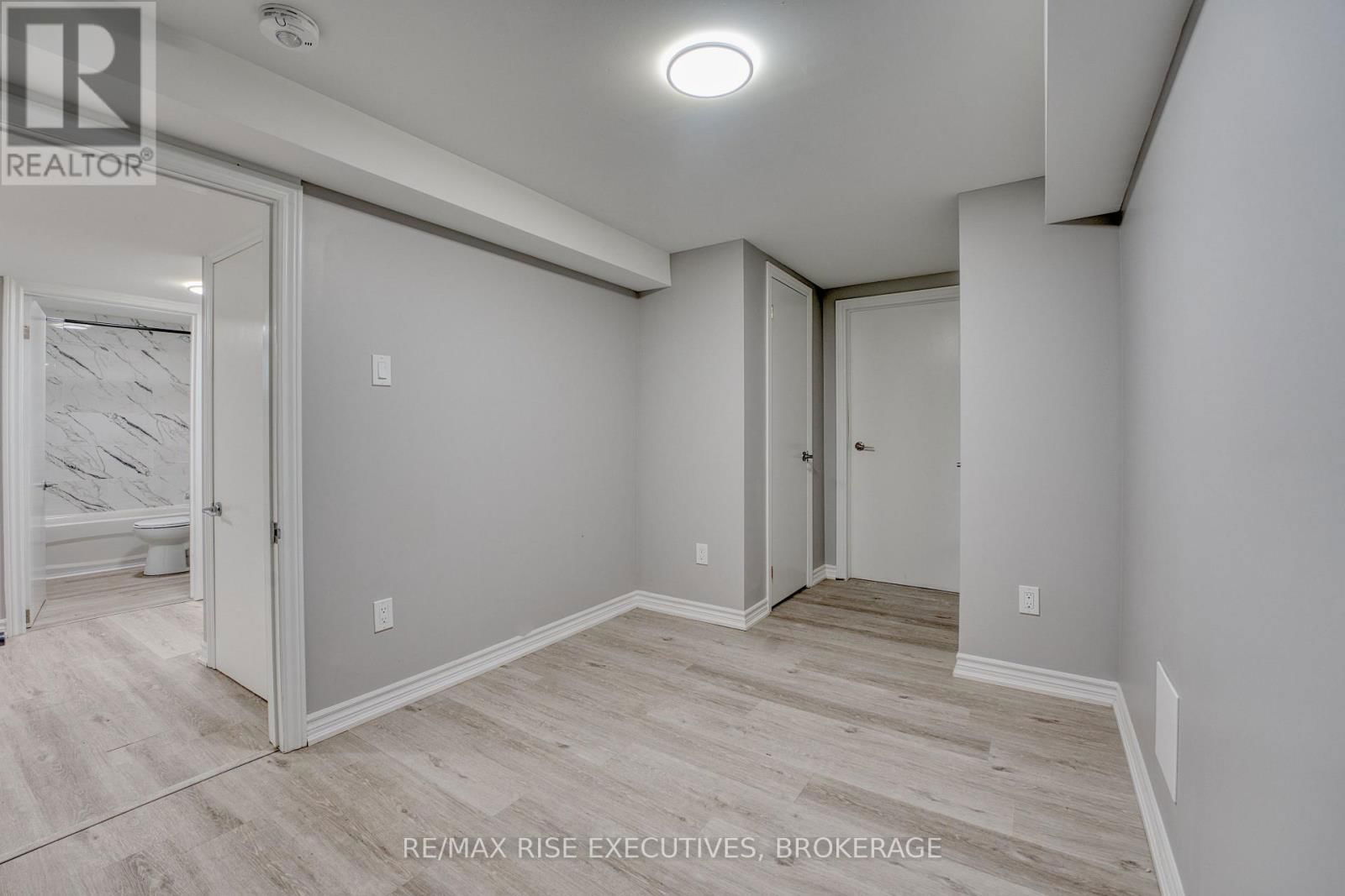2 - 151 DAUPHIN AVENUE Image 14
