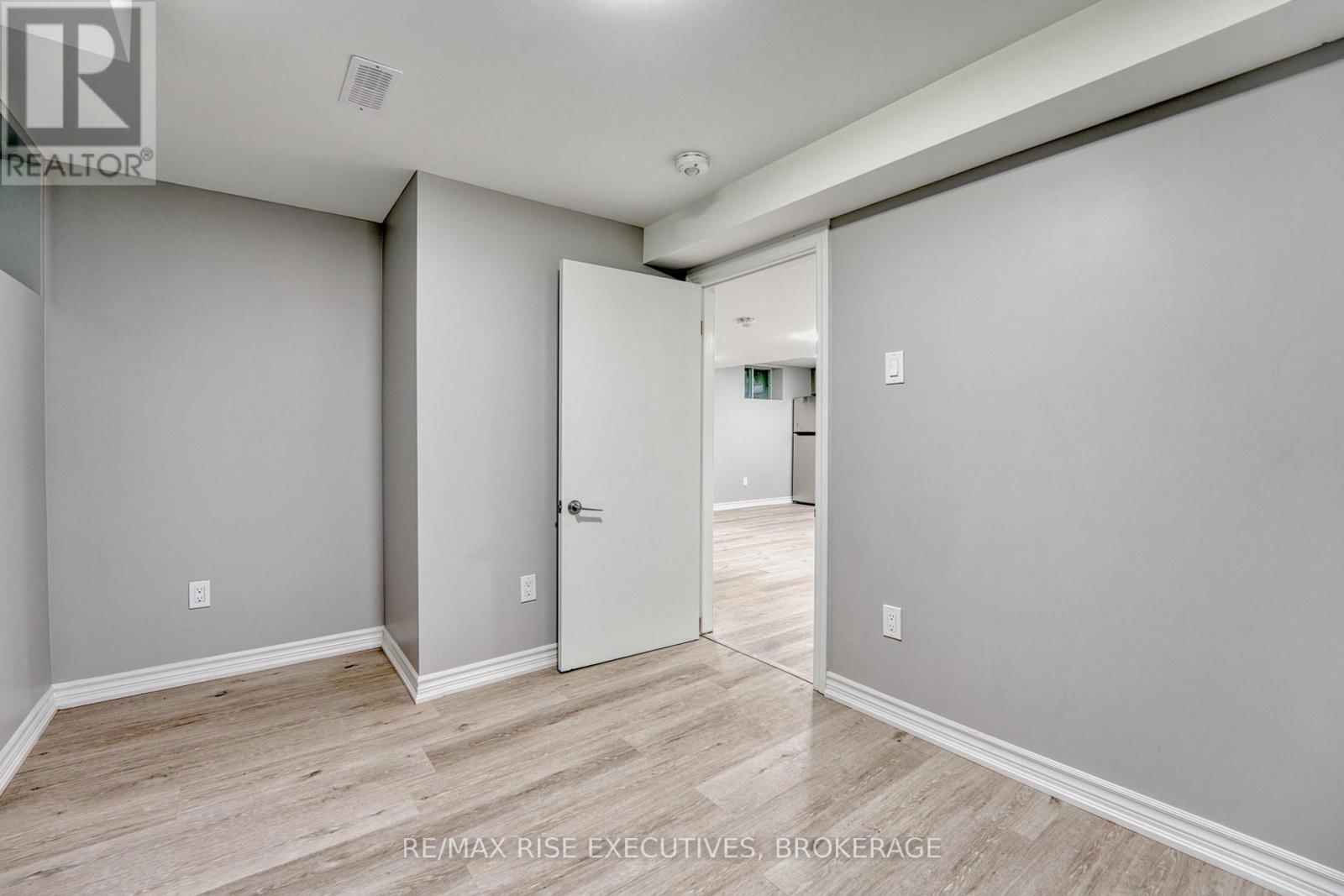 2 - 151 DAUPHIN AVENUE Image 15