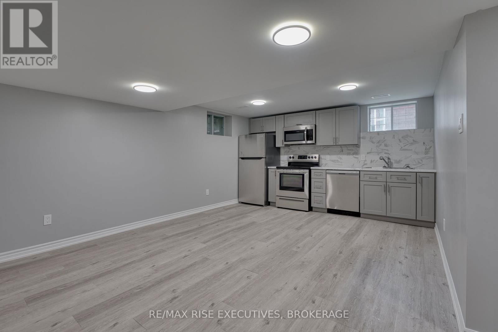 2 - 151 DAUPHIN AVENUE Image 5