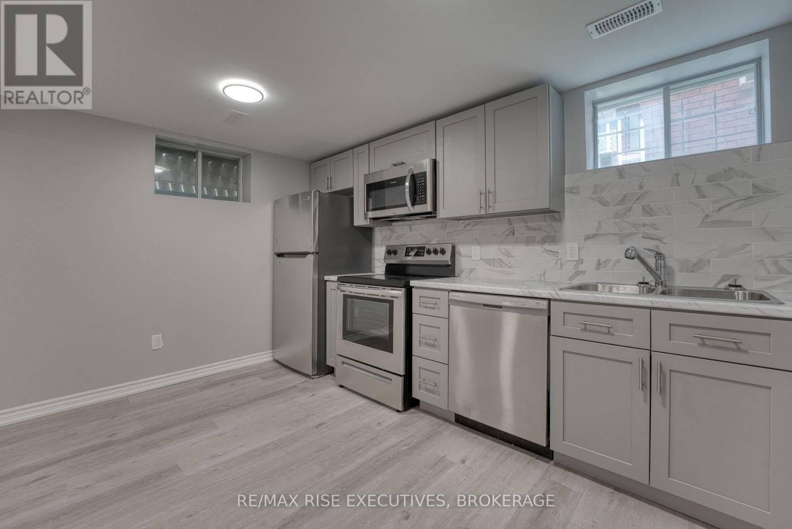 2 - 151 DAUPHIN AVENUE Image 8