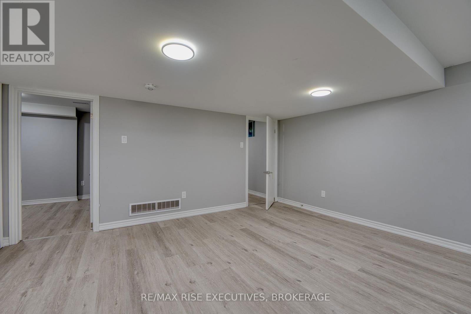 2 - 151 DAUPHIN AVENUE Image 9